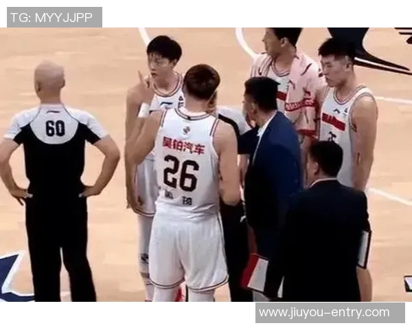 西安篮球队近期状态引发热议球迷对表现和战术提出不同看法